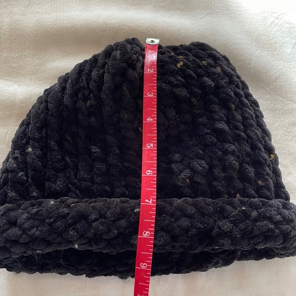 NWT - Hand-knitted hat - Picture 6 of 7